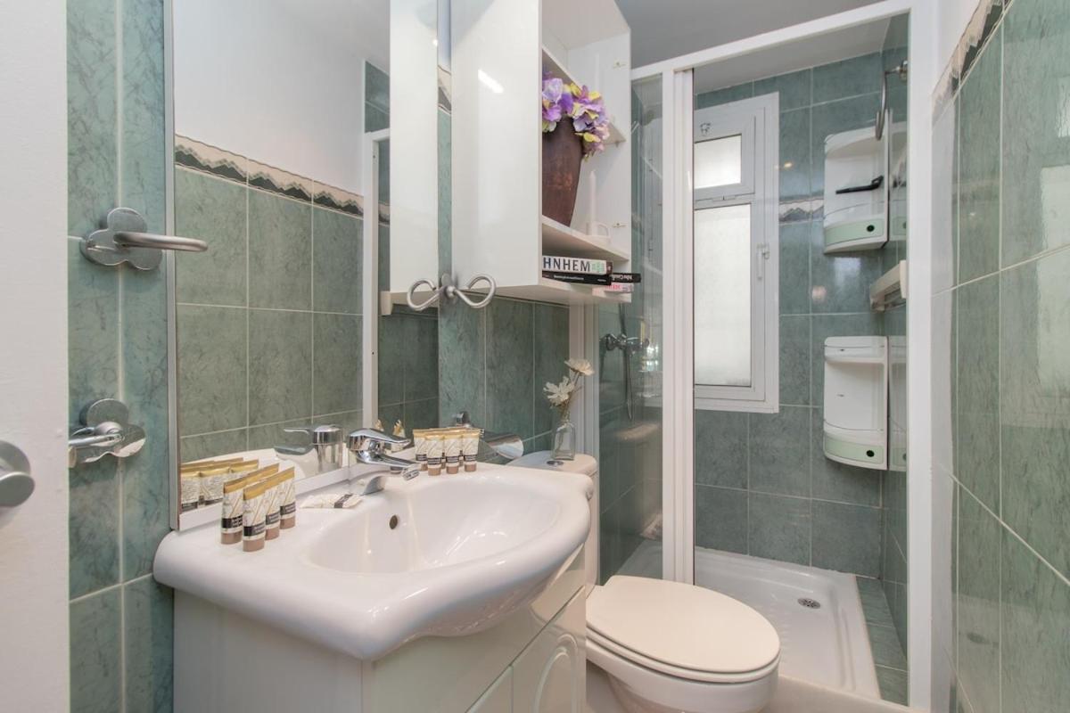 C52 - Seaside 2 Bedrooms By The Center Malaga Luaran gambar