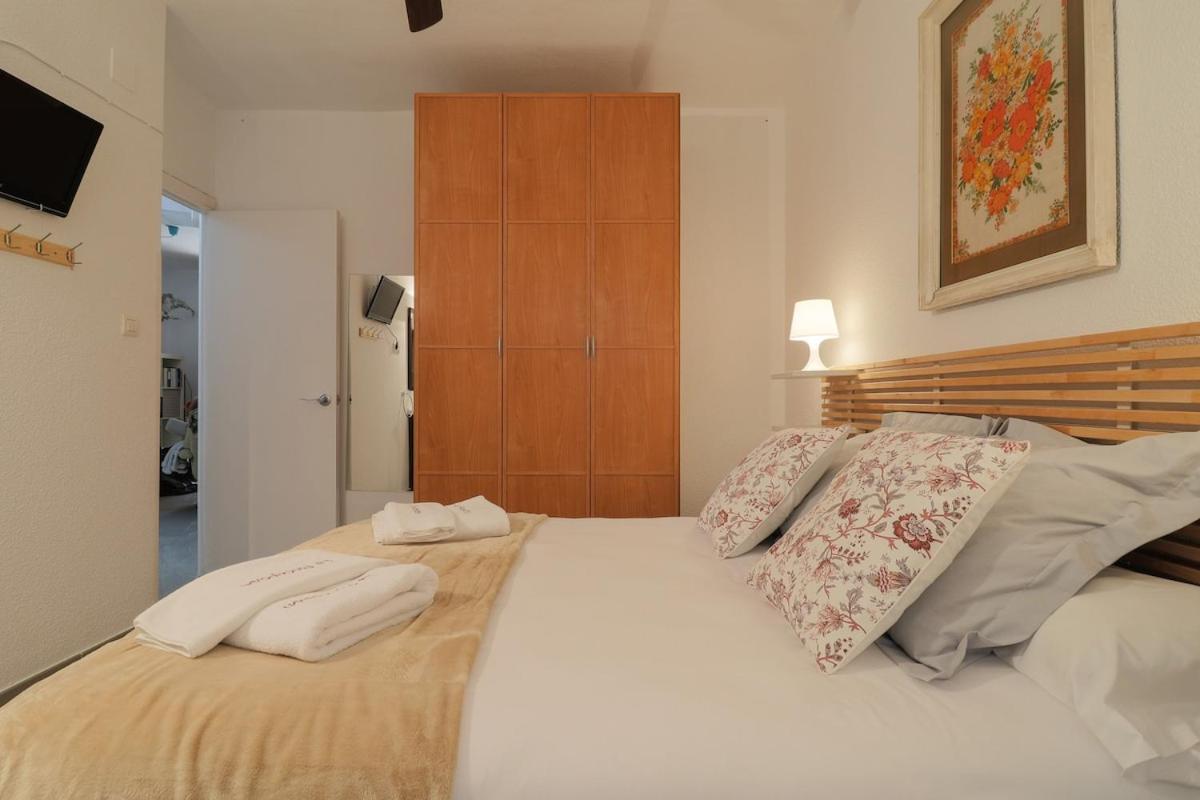 C52 - Seaside 2 Bedrooms By The Center Malaga Luaran gambar